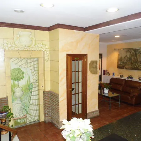Hotel Plaza San Sebastian 2*
