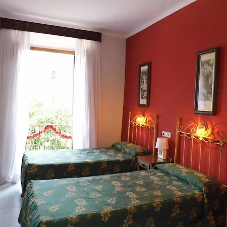 Plaza San Sebastian Hotel 2*