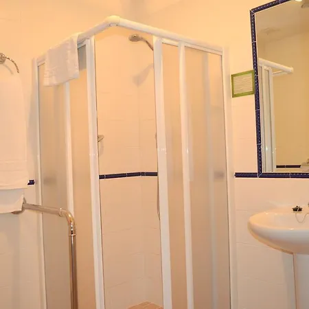 Hotel Plaza San Sebastian 2*